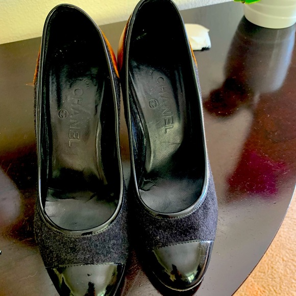 CHANEL Shoes - CHANEL pumps this are a must. Size 8.